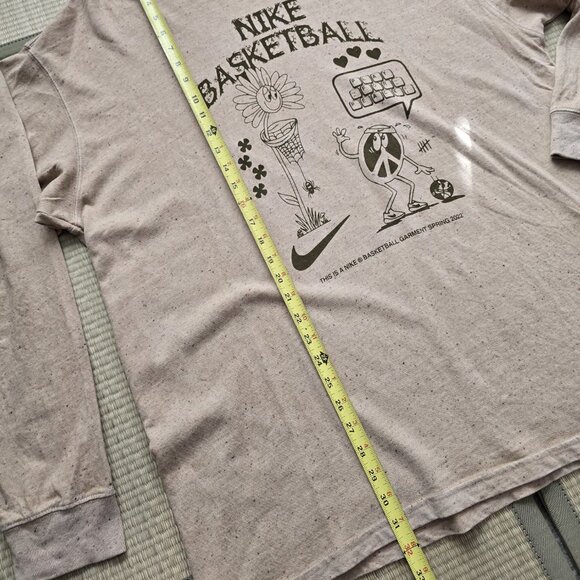 THE NIKE TEE TAN LOOSE FIT LONG SLEEVE SHIRT BASKETBALL - Picture 3 of 4